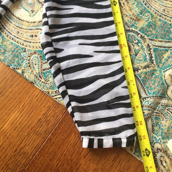 a.n.a. Zebra Print Sheer Button-Front Blouse Size L Black & White - Picture 13 of 14